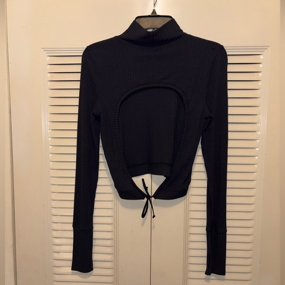 Free People movement Can’t handle this long sleeve crop - Picture 4 of 8